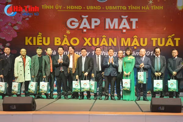 nguoi ha tinh o nuoc ngoai la bo phan khong tach roi voi que huong