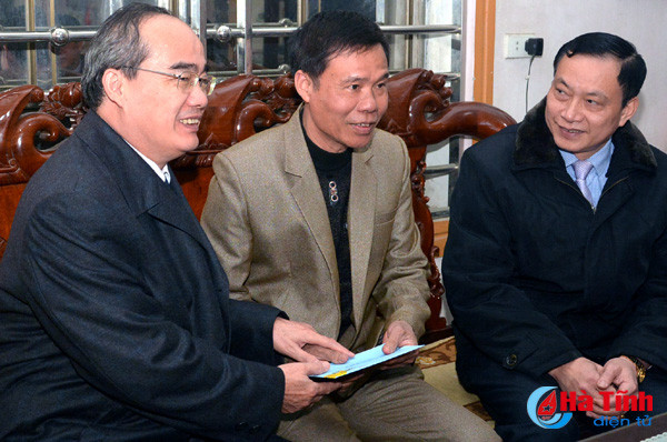 bi thu thanh uy tp ho chi minh dang huong tai dong loc va khu luu niem nguyen du
