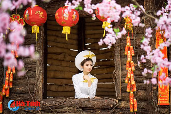 ngam thieu nu ha tinh mac ao dai truyen thong don tet co truyen