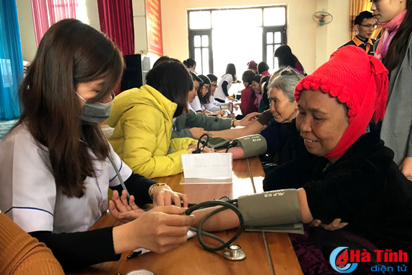 formosa ha tinh to chuc kham benh cap thuoc cho nguoi ngheo