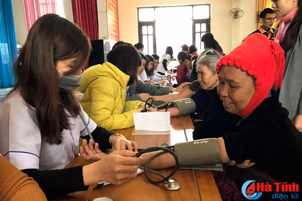 formosa ha tinh to chuc kham benh cap thuoc cho nguoi ngheo