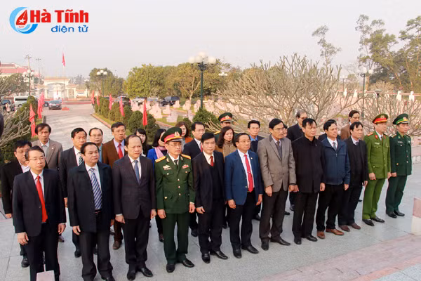 bi thu tinh uy dang huong co tong bi thu ha huy tap va dai tuong vo nguyen giap