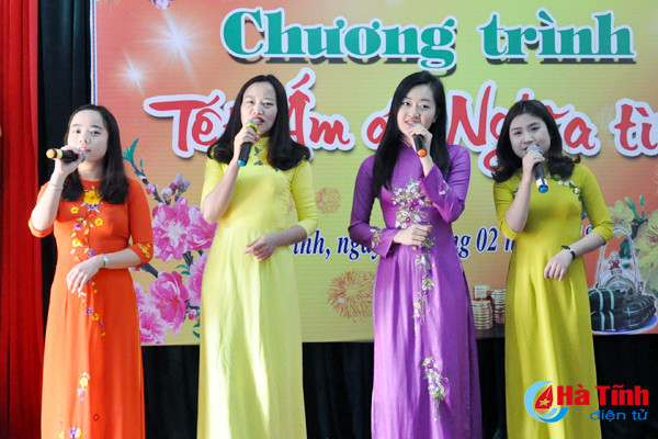 tet am ap nghia tinh voi cac cu gia o trung tam bao tro xa hoi ha tinh