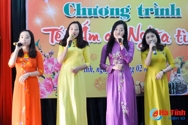 tet am ap nghia tinh voi cac cu gia o trung tam bao tro xa hoi ha tinh