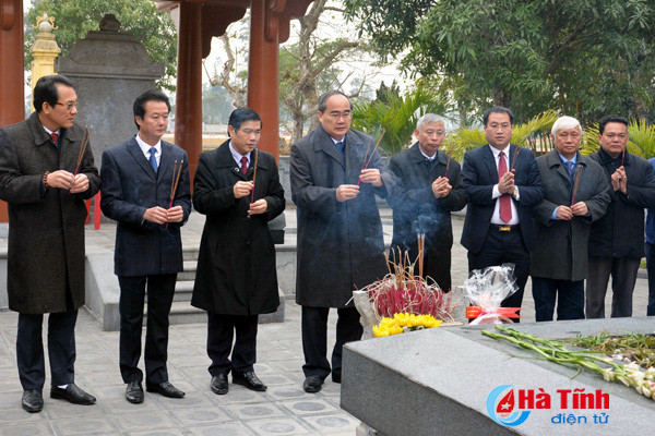 bi thu thanh uy tp ho chi minh dang huong tai dong loc va khu luu niem nguyen du