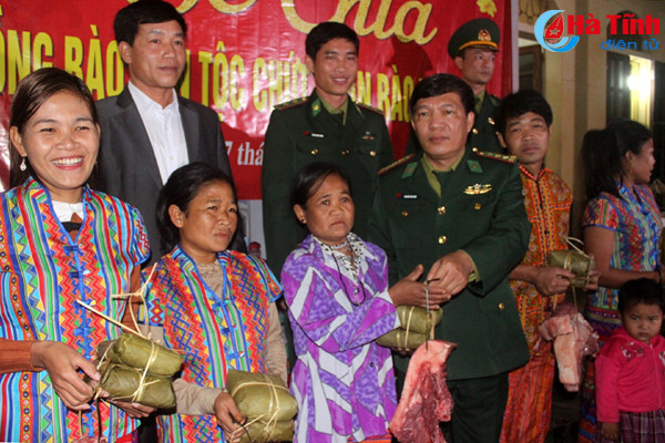 photo vui xuan som tren ban rao tre