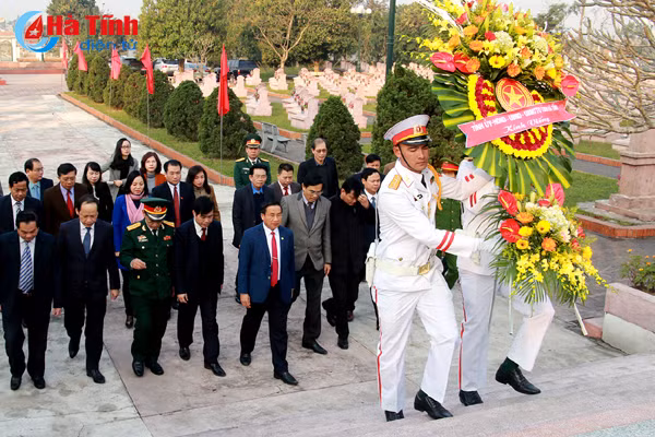 bi thu tinh uy dang huong co tong bi thu ha huy tap va dai tuong vo nguyen giap