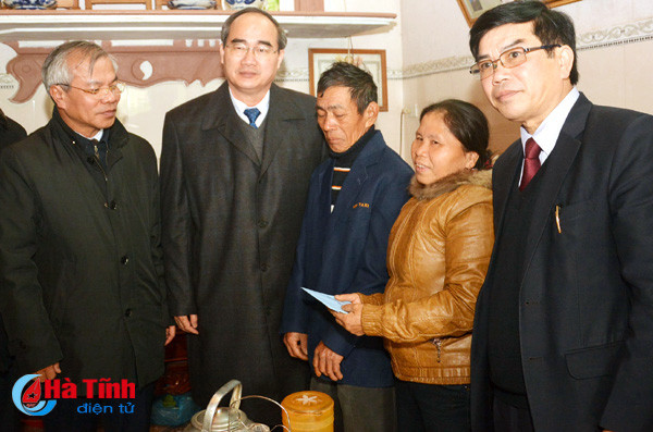 bi thu thanh uy tp ho chi minh dang huong tai dong loc va khu luu niem nguyen du