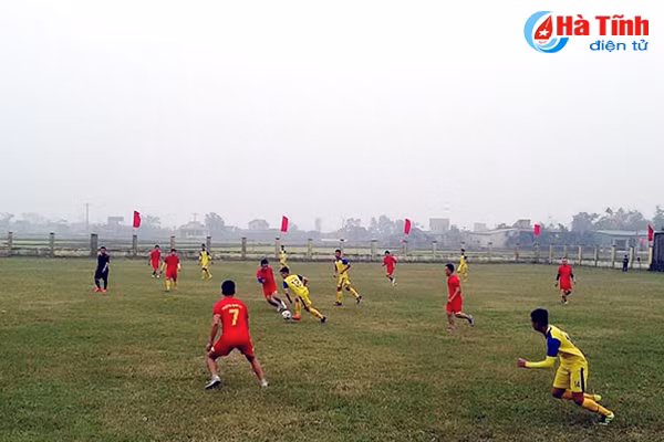 u19 ha tinh thi dau giao huu gay quy tu thien