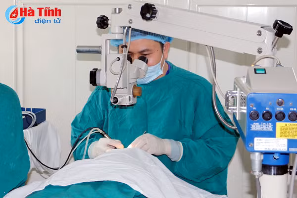 phau thuat duc thuy tinh the mien phi cho hon 200 nguoi dan huong son