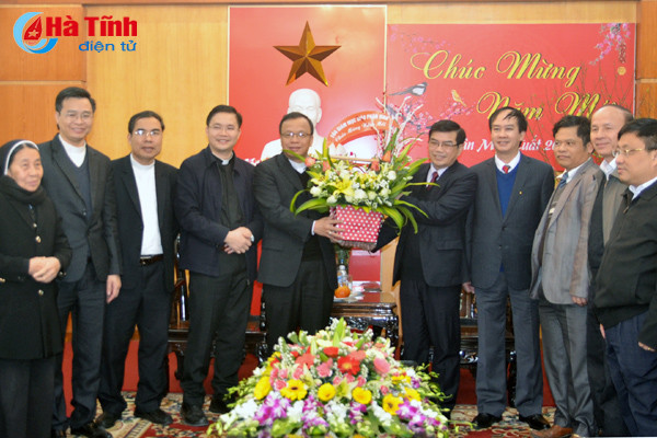 giao phan vinh chuc tet dang bo chinh quyen va nhan dan ha tinh