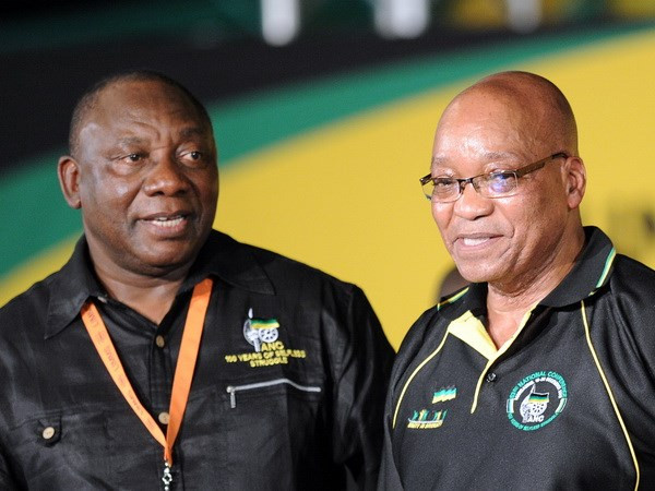 nam phi pho tong thong va tong thong thao luan ve tu chuc