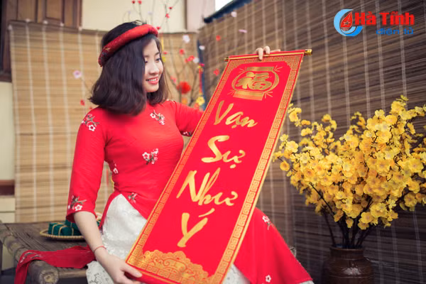 ngam thieu nu ha tinh mac ao dai truyen thong don tet co truyen