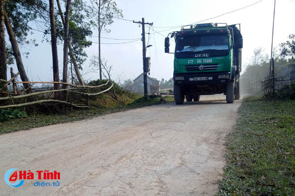 loi dung cho dat xay dung ntm xe qua tai bam nat duong lang