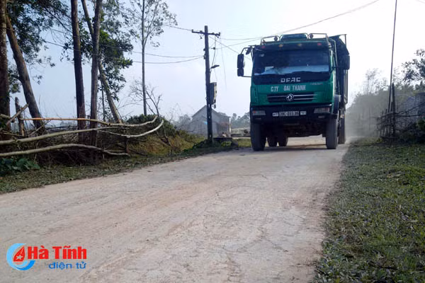 loi dung cho dat xay dung ntm xe qua tai bam nat duong lang