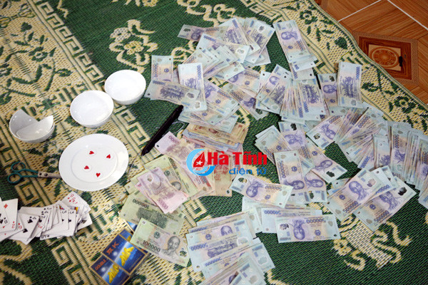 pha o xoc dia o lang bat 19 doi tuong va hon 100 trieu dong tren chieu bac