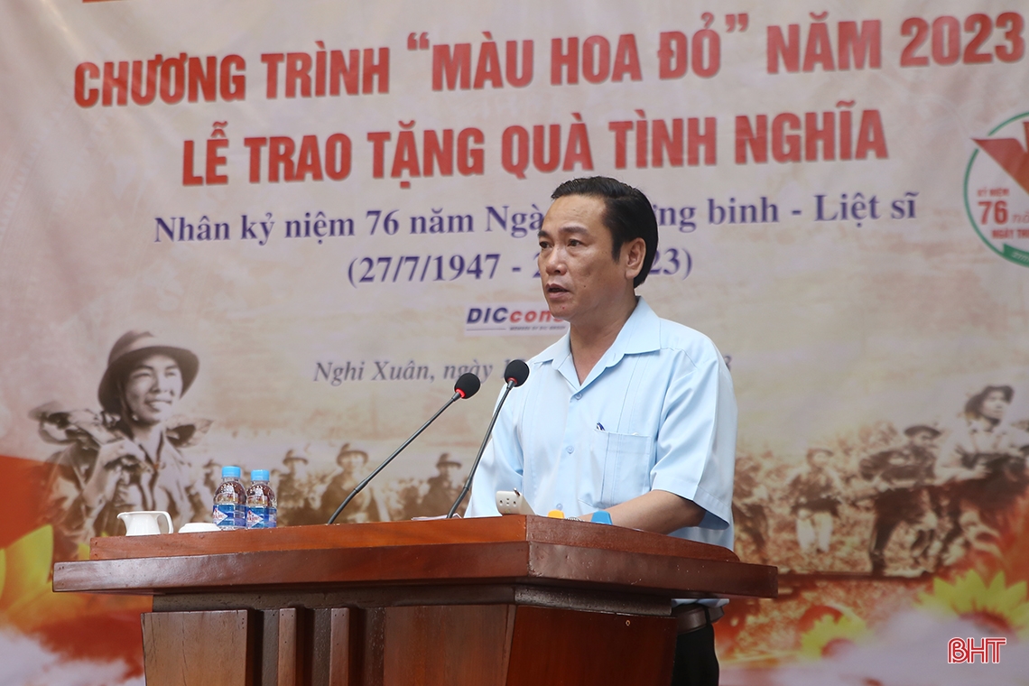 Đoàn công tác Ban Tuyên giáo Trung ương dâng hương, tặng quà tại Hà Tĩnh