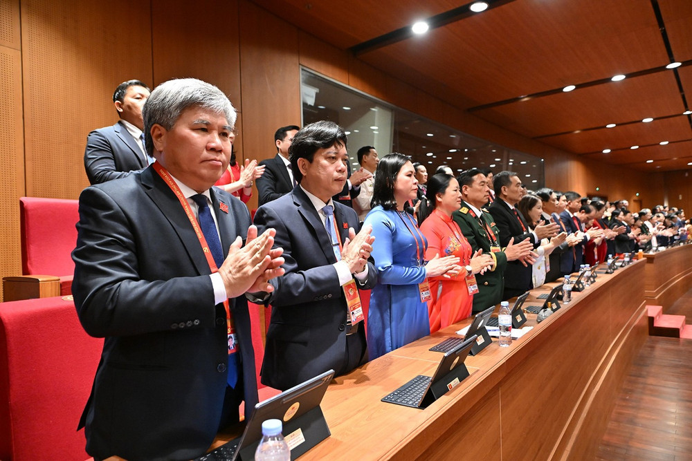 Các đại biểu đoàn Vĩnh Long dự phiên trù bị của Đại hội đại biểu toàn quốc lần thứ XIV.