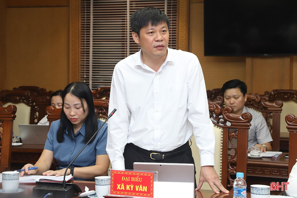 Ông Nguyễn Ngọc Hoạch - Bí thư Đảng ủy, Chủ tịch HĐND xã Kỳ Văn báo cáo tại hội nghị. bqbht_br_img-8501.jpg