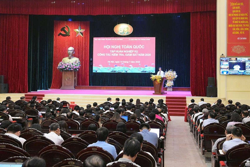 Toàn cảnh hội nghị tại điểm cầu Trung ương. Ảnh: Dangcongsan.vn. toancanh21-425.jpg