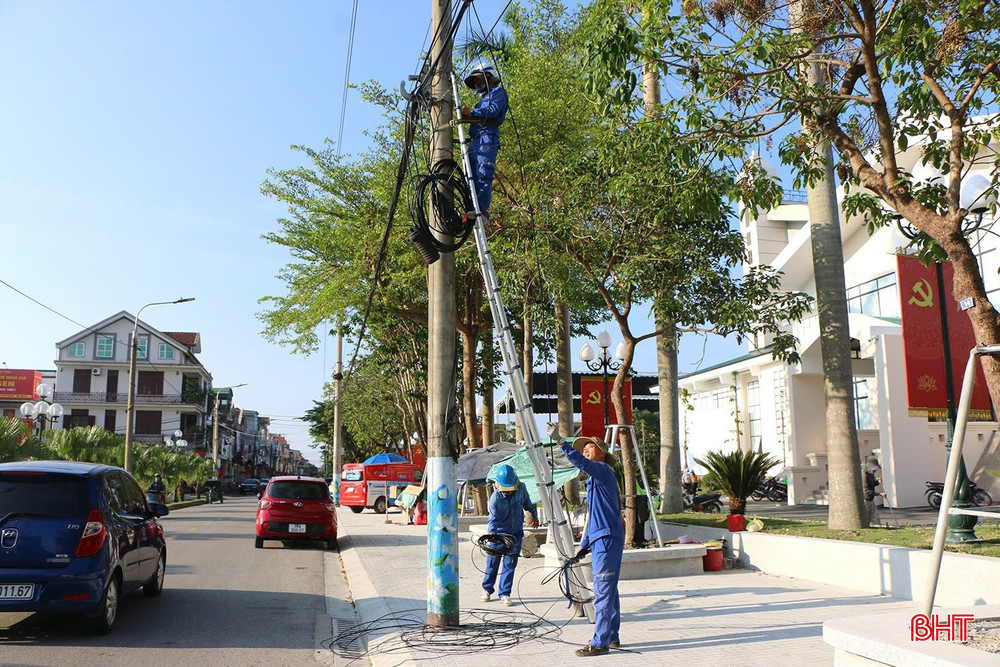 Dự kiến, công tác bó gọn, chỉnh trang cáp viễn thông sẽ hoàn thành trong ngày 25/9. bqbht_br_1.jpg