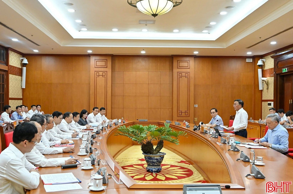 Bộ Chính trị làm việc với Ban Thường vụ Tỉnh ủy Hà Tĩnh để cho ý kiến vào dự thảo văn kiện và phương án nhân sự cấp ủy trình Đại hội Đảng bộ tỉnh lần thứ XX. image-1-9628.jpg