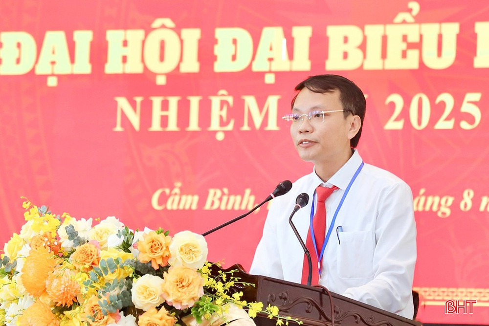 Đồng chí Hà Huy Sơn - Phó Chủ tịch UBND xã tham luận tại đại hội. bqbht_br_image-2.jpg