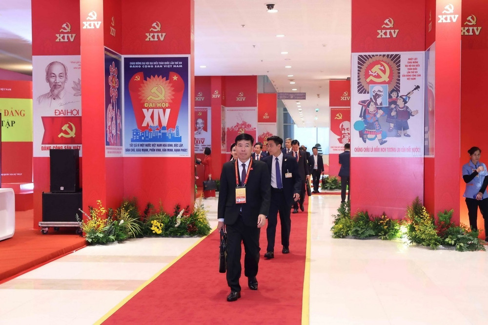 Các đại biểu đến dự phiên họp trù bị Đại hội XIV của Đảng. Ảnh: TTXVN