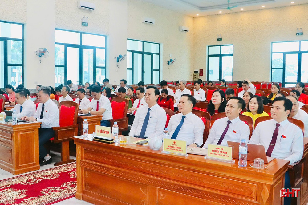 Các đồng chí lãnh đạo tỉnh tham dự Kỳ họp thứ nhất HĐND phường Nam Hồng Lĩnh khoá I. Các đồng chí lãnh đạo tỉnh tham dự Kỳ họp thứ nhất HĐND phường Nam Hồng Lĩnh khoá I.
