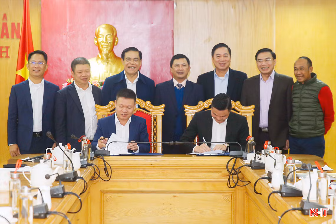 Bàn giao quản lý CLB Hồng Lĩnh Hà Tĩnh cho Công ty CP Tập đoàn Hoành Sơn