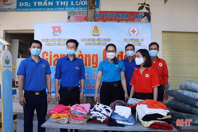 “Gian hàng 0 đồng” chia sẻ yêu thương giữa mùa dịch ở Cẩm Xuyên