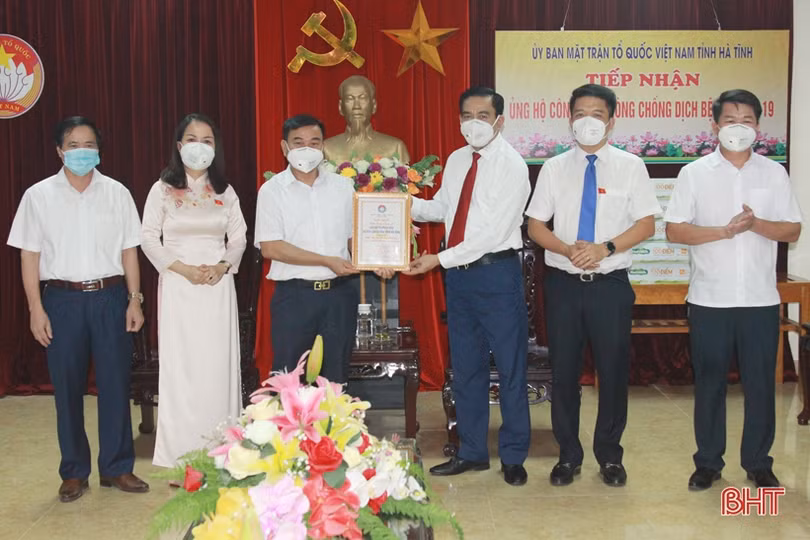 Hà Tĩnh tiếp nhận thêm hơn 3,3 tỷ đồng ủng hộ công tác phòng, chống dịch