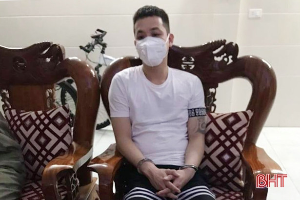 Bắt đối tượng bán lẻ ma túy ở TP Hà Tĩnh sau khi phát hiện 2 “con nghiện” trong nghĩa trang