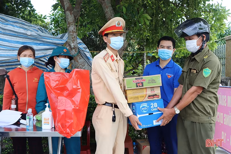 Cẩm Xuyên tiếp nhận hơn 3 tỷ đồng ủng hộ Quỹ Phòng, chống dịch bệnh Covid-19