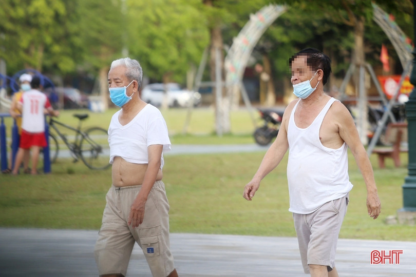 TP Hà Tĩnh: Cần đeo khẩu trang đúng quy định khi tập thể dục nơi công cộng