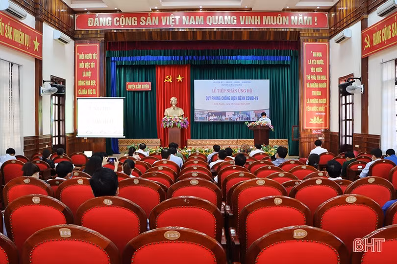 Cẩm Xuyên tiếp nhận hơn 3 tỷ đồng ủng hộ Quỹ Phòng, chống dịch bệnh Covid-19