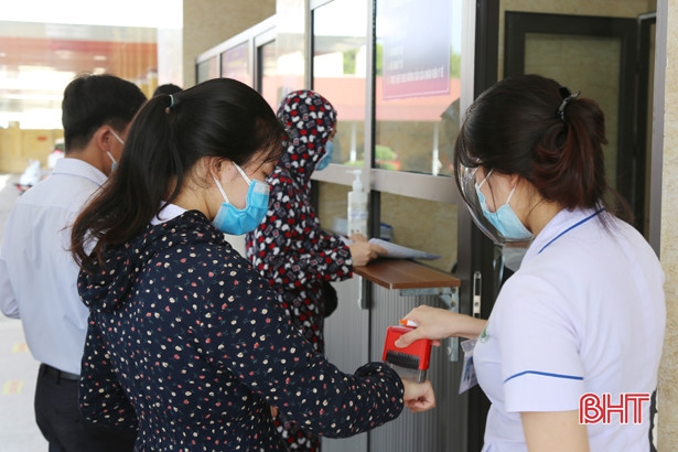 BVĐK Hà Tĩnh siết chặt phòng dịch khi mở lại một phần hoạt động khám, chữa bệnh ngoại trú