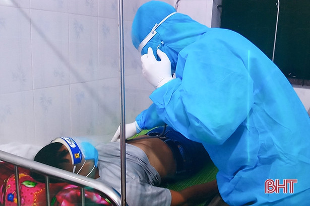 2 bệnh nhân Covid-19 ở Hà Tĩnh điều trị tại Bệnh viện Nhiệt đới Trung ương diễn biến nặng