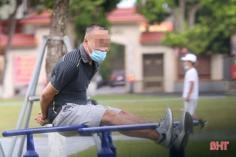 TP Hà Tĩnh: Cần đeo khẩu trang đúng quy định khi tập thể dục nơi công cộng