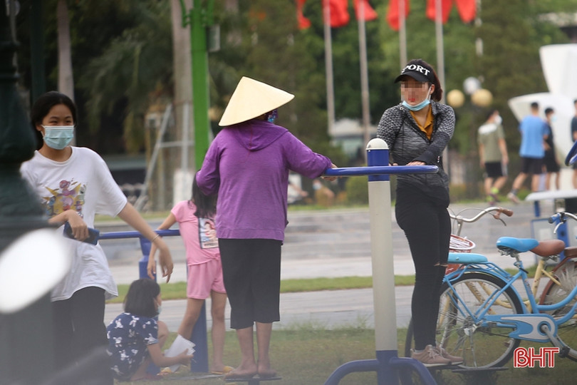 TP Hà Tĩnh: Cần đeo khẩu trang đúng quy định khi tập thể dục nơi công cộng