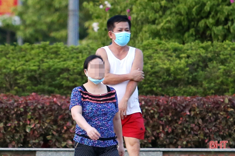 TP Hà Tĩnh: Cần đeo khẩu trang đúng quy định khi tập thể dục nơi công cộng