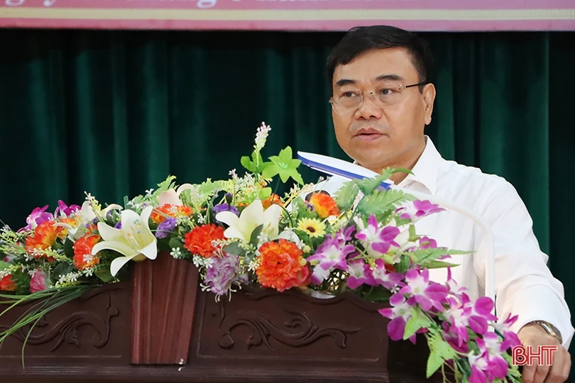 Cẩm Xuyên khen thưởng 61 tập thể, cá nhân trong công tác bầu cử