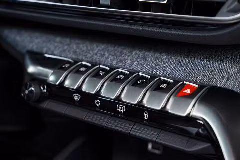 New Peugeot 3008 ra mắt tại Việt Nam, giá ưu đãi từ 989 triệu đồng