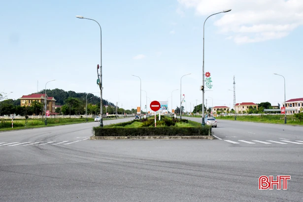 Phố biển Lộc Hà vắng vẻ trong chiều đầu tiên mở cửa trở lại