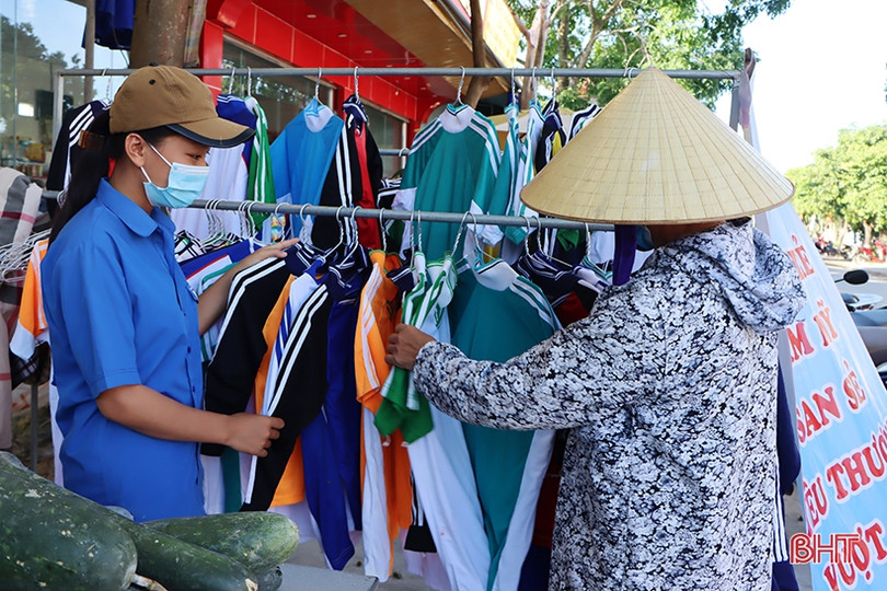 “Gian hàng 0 đồng” chia sẻ yêu thương giữa mùa dịch ở Cẩm Xuyên