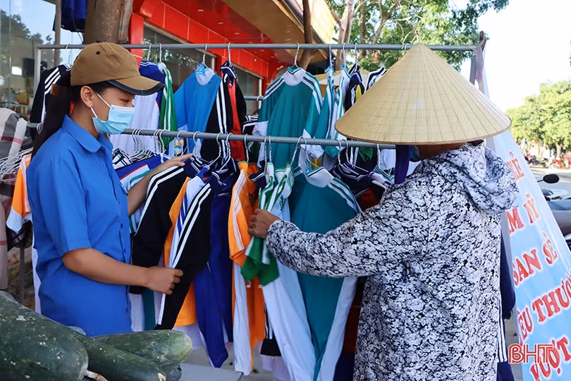 “Gian hàng 0 đồng” chia sẻ yêu thương giữa mùa dịch ở Cẩm Xuyên