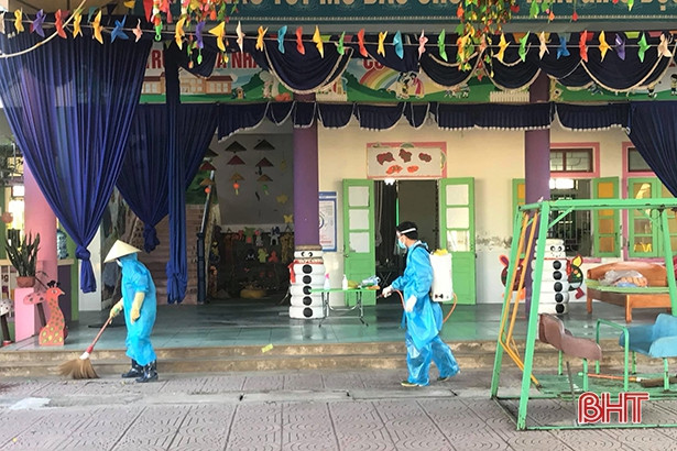 Nhà báo làm thơ, viết tổ khúc dân ca chống dịch trong khu cách ly ở Hà Tĩnh ảnh 2 Nhà báo làm thơ, viết tổ khúc dân ca chống dịch trong khu cách ly ở Hà Tĩnh