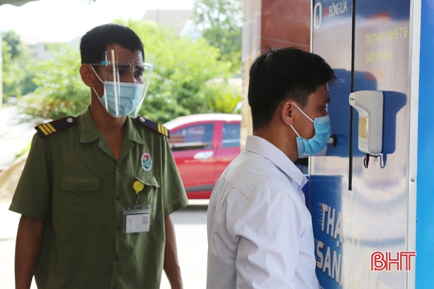 BVĐK Hà Tĩnh siết chặt phòng dịch khi mở lại một phần hoạt động khám, chữa bệnh ngoại trú