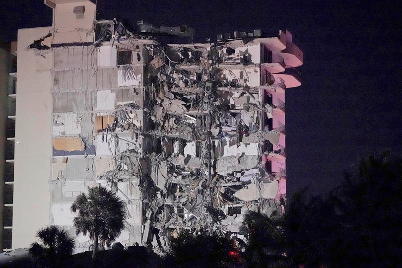 Hiện trường vụ sập chung cư 12 tầng ở Mỹ làm một người chết