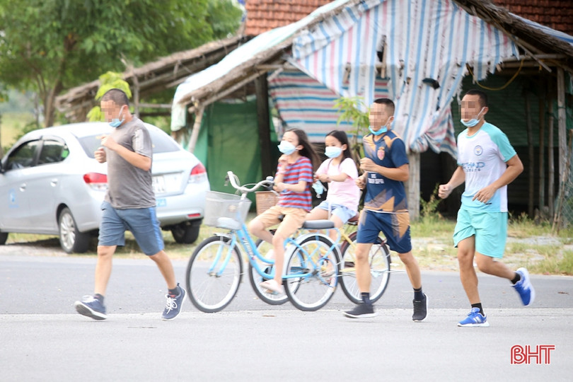 TP Hà Tĩnh: Cần đeo khẩu trang đúng quy định khi tập thể dục nơi công cộng
